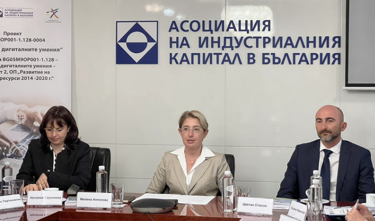 Въвеждането на микроудостоверенията и индивидуалните сметки за обучение са ключови за повишаването на дигиталните знания и умения